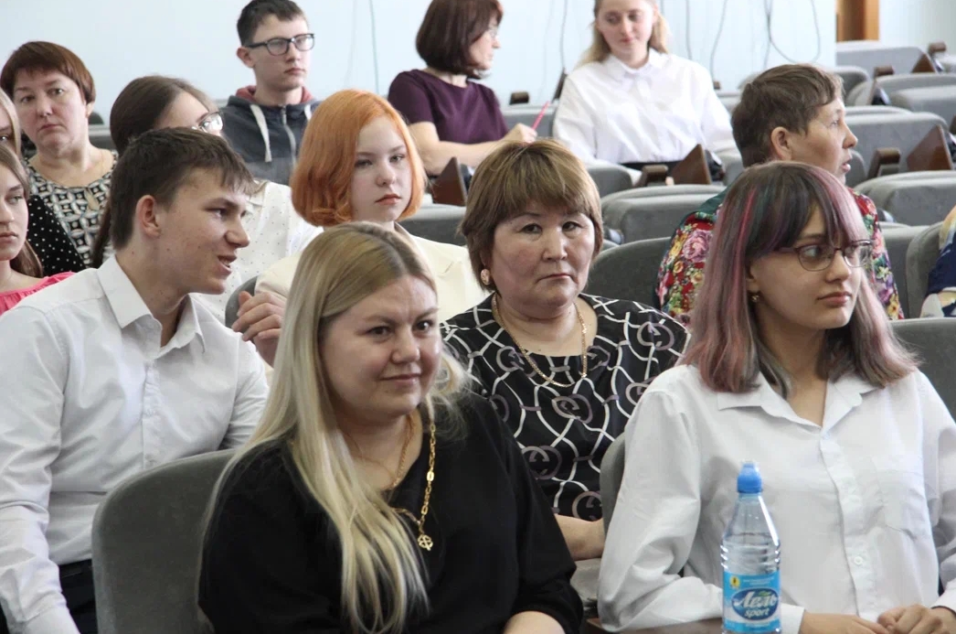 Муниципальный этап чемпионата по чтению вслух среди школьников Саяногорского района прошел в Хакасии